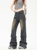 Schlankmachende und figurbetonte Flare-Jeans mit Retro-Falten