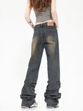 Schlankmachende und figurbetonte Flare-Jeans mit Retro-Falten