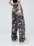 Lockere Workwear-Cargo-Jeans im Camouflage-Stil