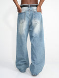 Blaue gerade Jeans mit weitem Bein