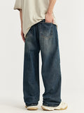 Schlichte und vielseitige Jeans mit geradem Bein und lockerem Schnitt