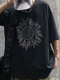 T-shirt graphique Darkness Sun pour hommes