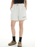 Shorts mit Buchstabenbewegung