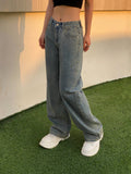 Verwaschene Boyfriendjeans im 90er-Stil mit hoher Taille